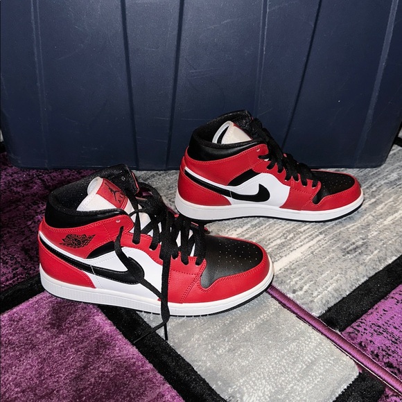 Jordan’s 1 Mid Red Black White High-Top Sneakers main image 9